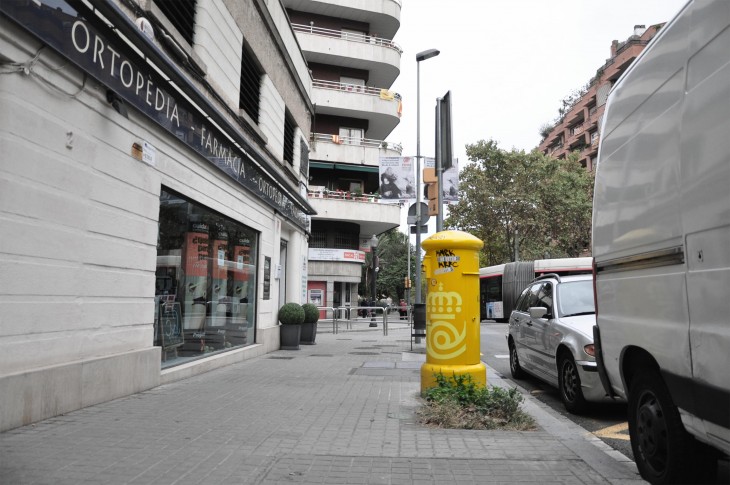 A post-box near metro station Fabra i Puig. Several shots were taken to upload the same on 123d catch and the images were stitched together to obtain as a mesh