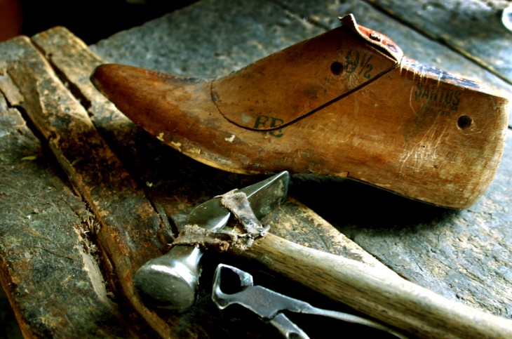 Shoe repairing in Barcelona is one of the dying trades that we want to reactivate